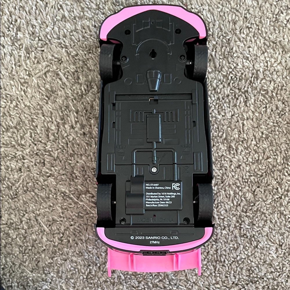 Hello Kitty Remote Control Racing Car - Picture 3 of 6